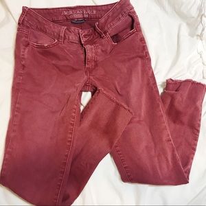 BARELY USED RED AMERICAN EAGLE JEANS; 6